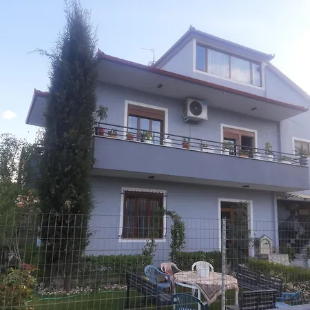 Shtepi Me Qera, Altini Penzion